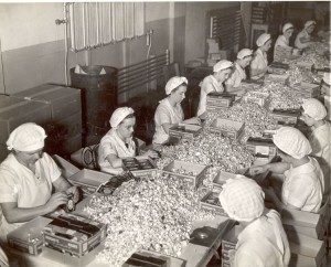 Hershey Chocolate Factory, packing kisses by hand. 3/1937
