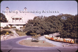 In later years, passengers used the railway to reach the Hershey Museum. ca.1955-1965