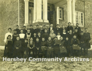 Students from grades 6-12 pose in front of the McKinley School, 1906