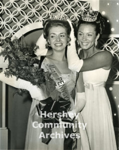 Miss Pennsylvania 1970 (Maggie Walker) crowns the new Miss Pennsylvania 1971 (Maureen Wimmer)